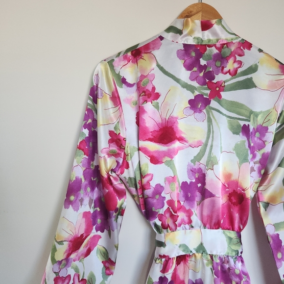 Morgan Taylor Floral Robe - Picture 8 of 9